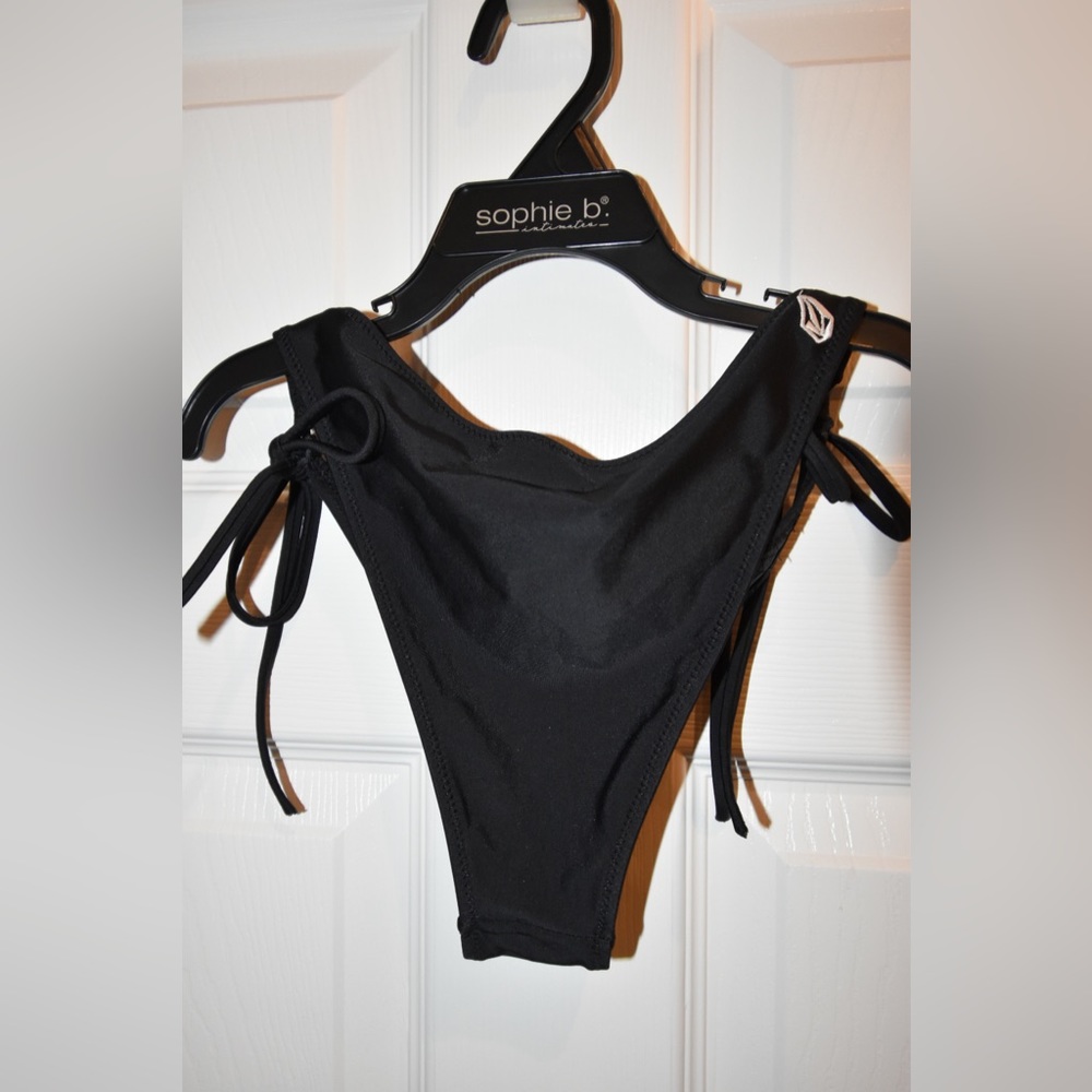 4/$20 Volcom bikini bottoms